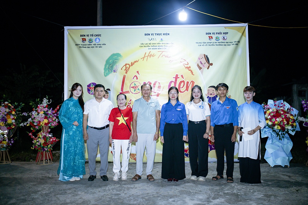 Tuổi trẻ Trường Đại học Tây Bắc tổ chức nhiều hoạt động trung thu ý nghĩa cho thiếu nhi