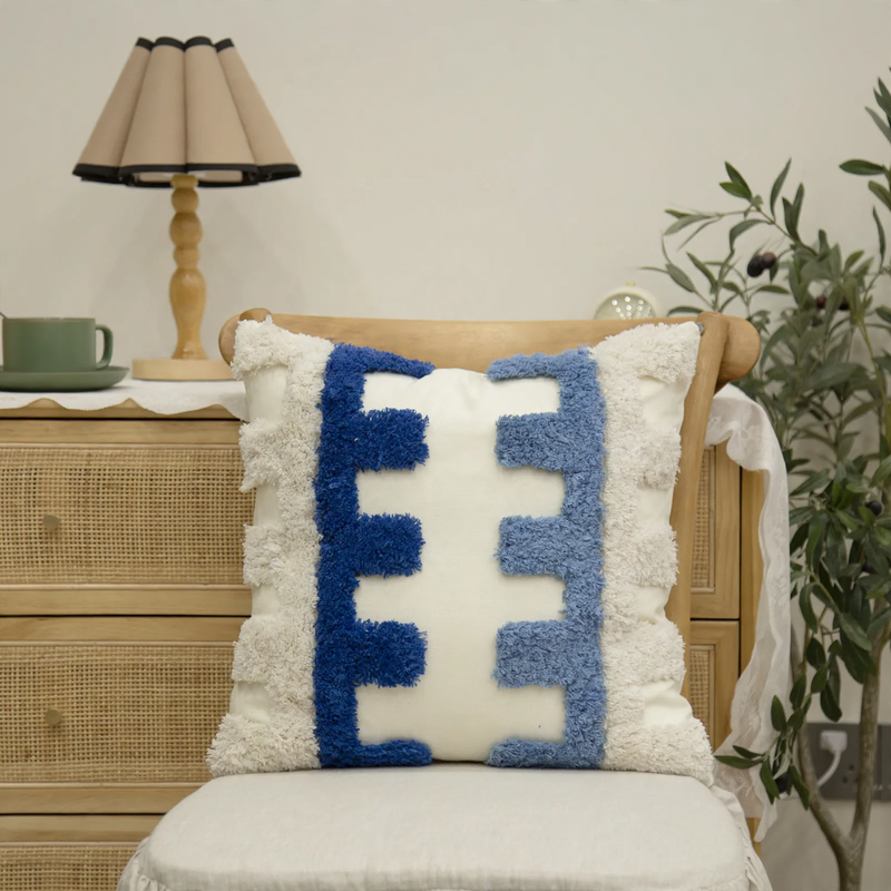 Decorative pillow with embroidery, cotton