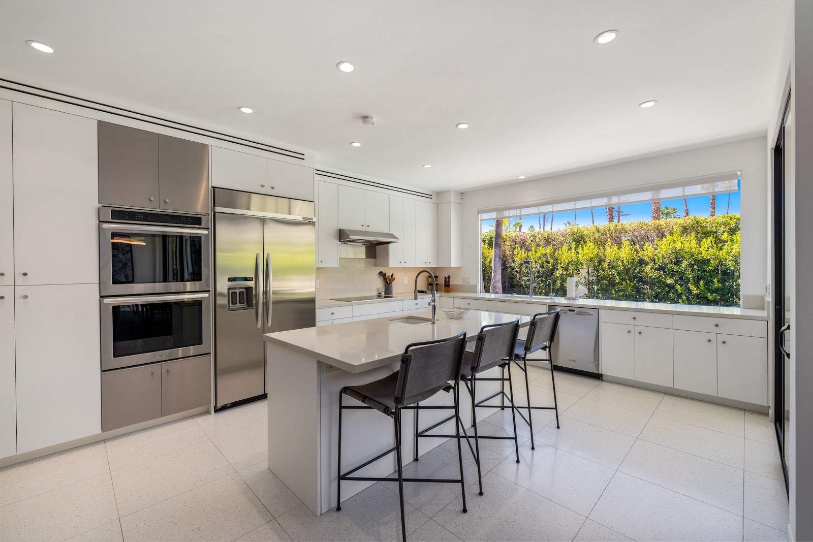 Palm Springs, California, USA — 3-Bed Villa 3