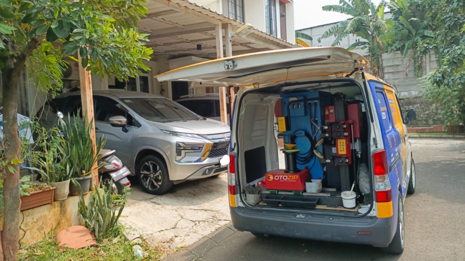 Dokumentasi Penanganan Ban Mobil Otomax Store - Tambal Ban Panggilan Jabodetabek: Langsung Jalan dalam Hitungan Menit!