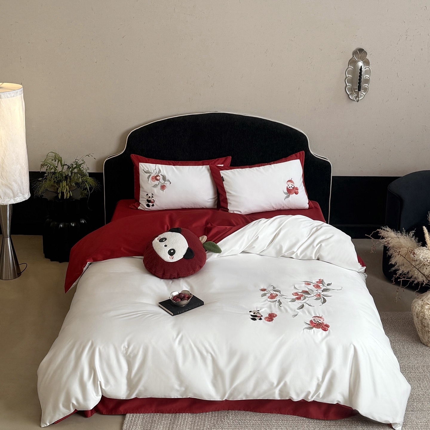 Long-staple cotton bedding set with embroidery