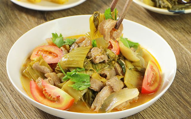 Gân Bò Kho Dưa Chua