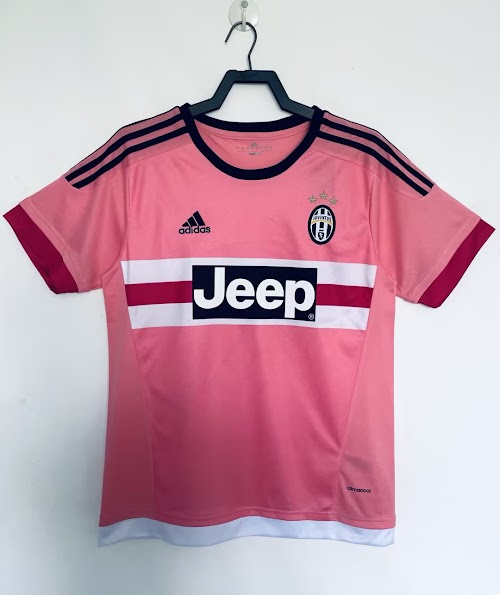 Equipación de visitante de la Juventus 2015-16.jpeg