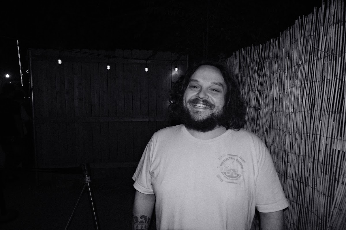 @tlau.photos_thelostandunfounds_2026-03-29_austin_last_night_noir_028