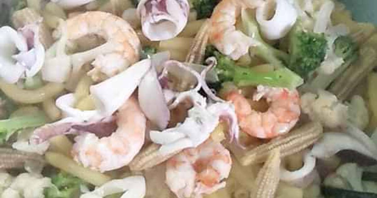 Nui xào hải sản