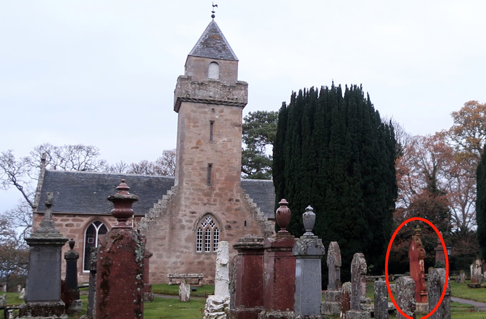 Cawdor01_with_iron_memorial_in_ellipse.jpg