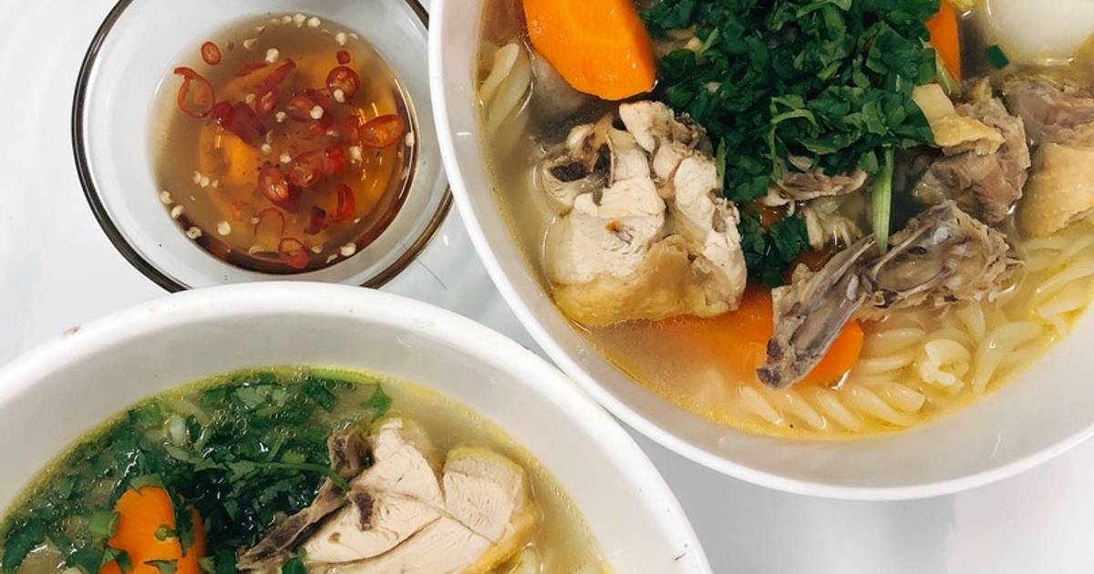 Súp gà nấu nui