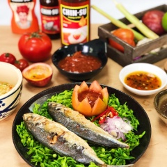 Sau khi hoàn thành bộ 4 loại sốt trên, vẫn còn phần nguyên liệu không thể thiếu cho món ăn tròn vị là bông thiên lý. Với bông thiên lý chỉ cần chần qua nước muối sôi cho chín rồi vớt ra cho ráo nước để ăn kèm với món cá hấp chiên cho đỡ ngán.