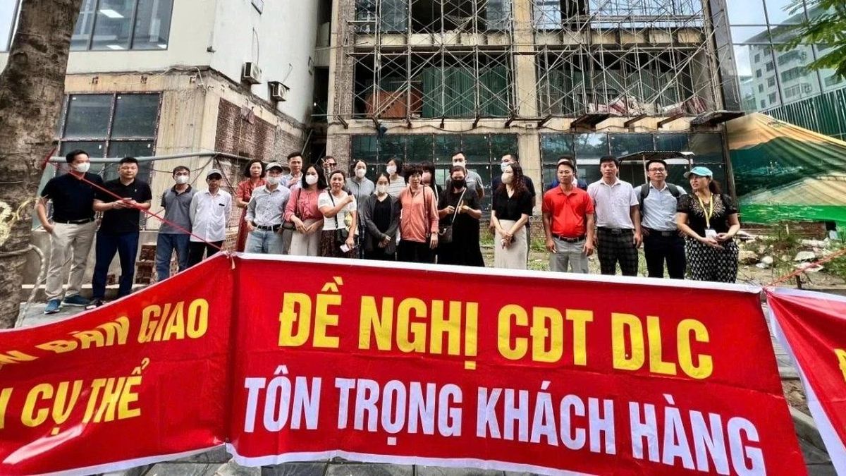 [VIDEO] Dự án Harmony Square Hà Nội chậm bàn giao gần 5 năm, dân căng băng rôn - Báo Tri thức &amp; Cuộc sống