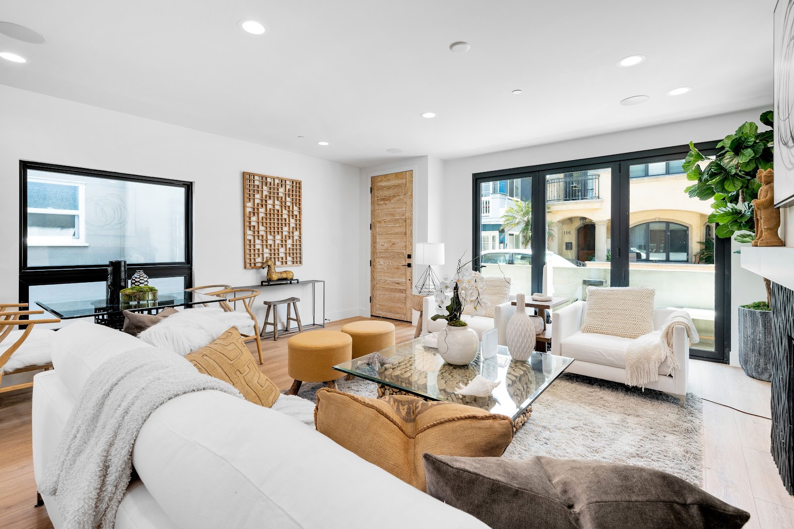 Newport Beach, California, USA — 3-Bed Villa 3