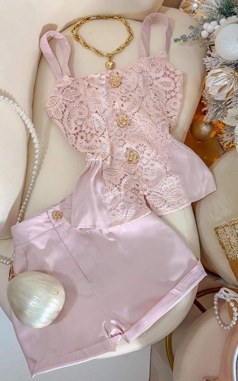 Conjunto top de encaje y short