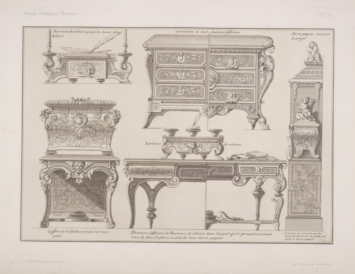 Ecritoire de cabinet qui porte deux chandeliers commodes de deux desseins differ