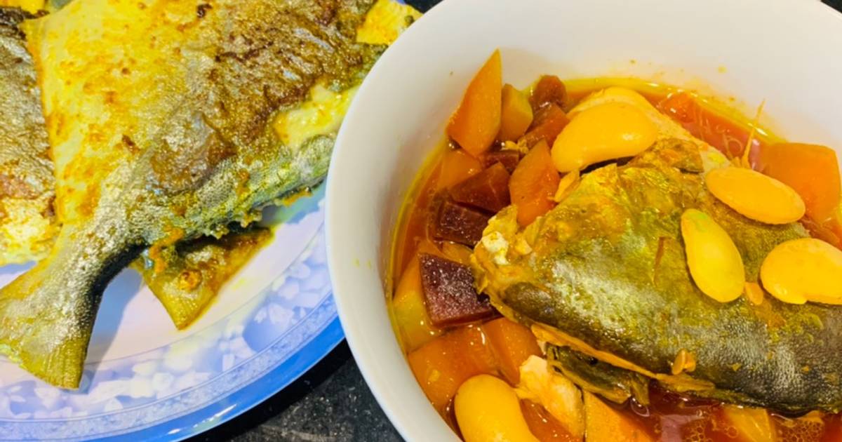 Cá chim biển trắng chiên nghệ và canh hầm đậu củ quả