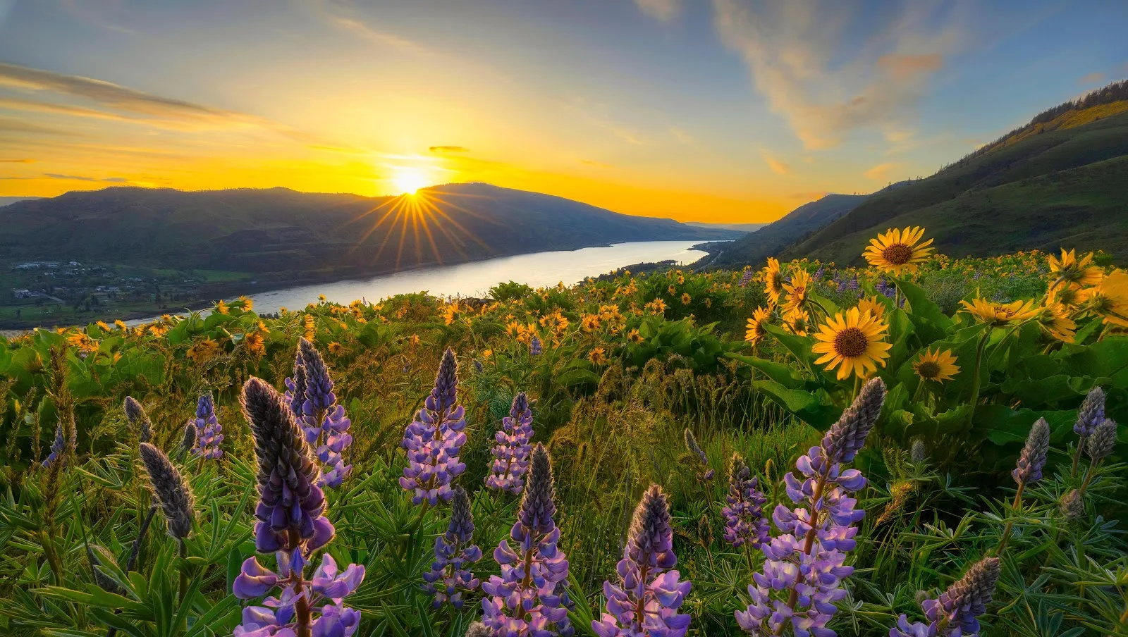 Sunset Over Columbia River Gorge - Nature Photography 5K Wallpaper (6144x3472)