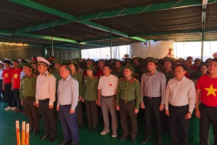 [Video] Xúc động Lễ tưởng niệm các chiến sĩ Gạc Ma giữa trùng khơi - Báo Nhân Dân