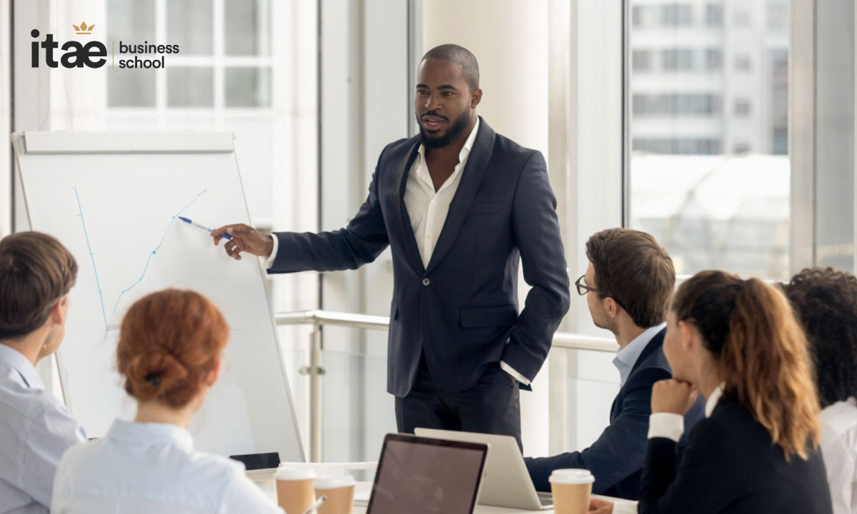 El ascenso corporativo no es cuestión de antigüedad, sino de preparación estratégica