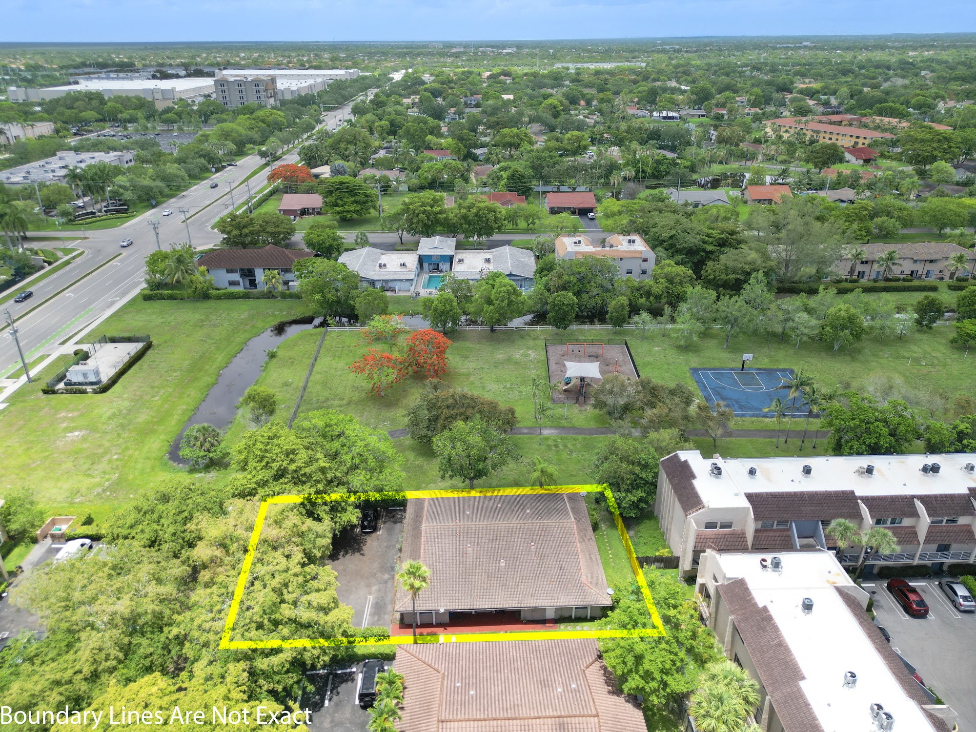 4 Units On Large Corner Lot property photo 60