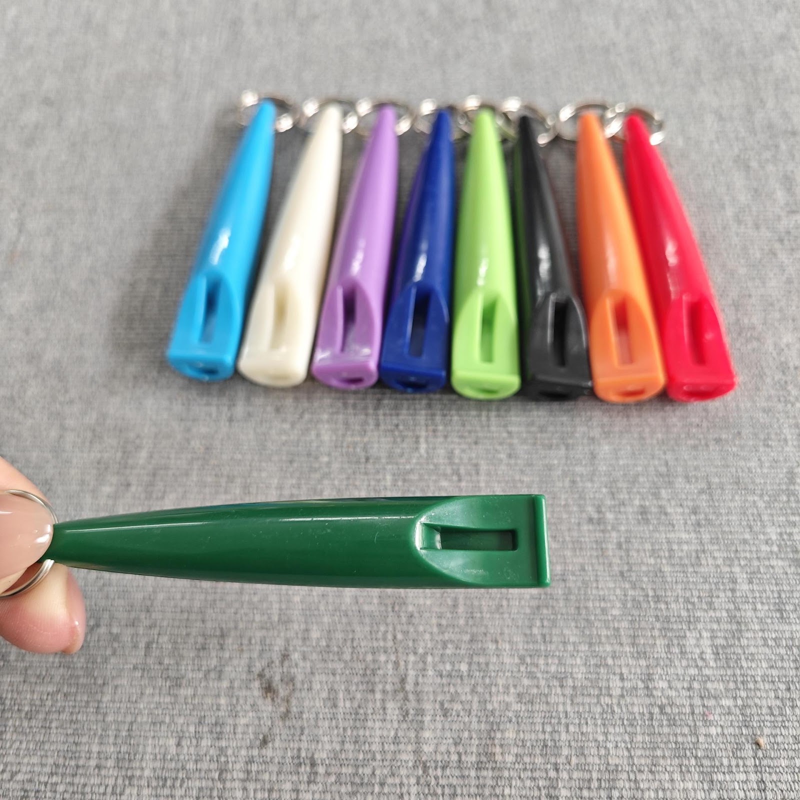 Hundepfeife aus Kunststoff, mehrere Farben