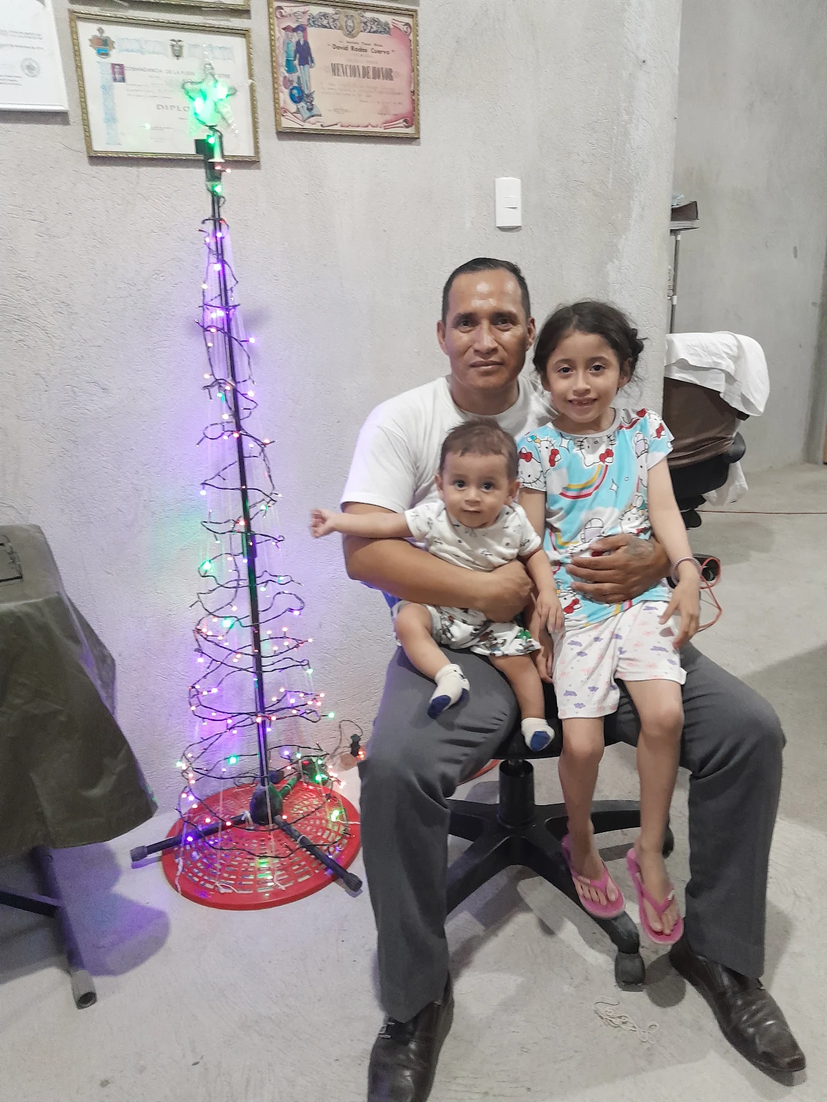 Familia: Nuestro primer árbol de navidad