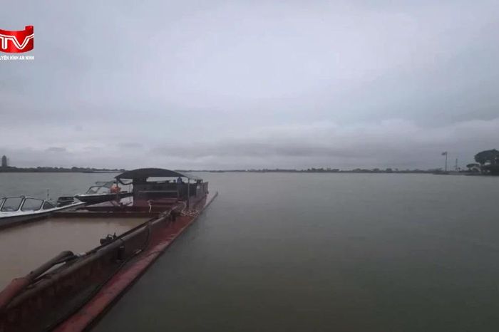 Bắt tàu 'cát tặc' lúc 2h sáng - Chuyên trang An Ninh Thủ Đô - Báo Công an nhân dân