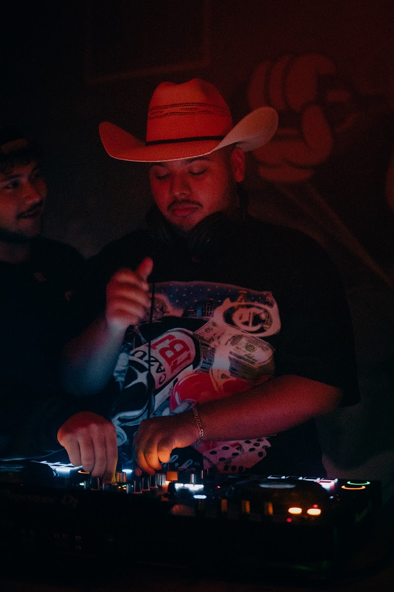 COWBOYS VS. ALIENDS BY SZN · Foto 24