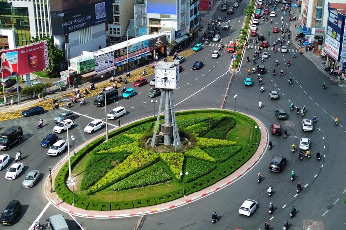 TP.HCM: Giao thông ổn định ngày đầu phân luồng ở vòng xoay Điện Biên Phủ - Báo VTC News