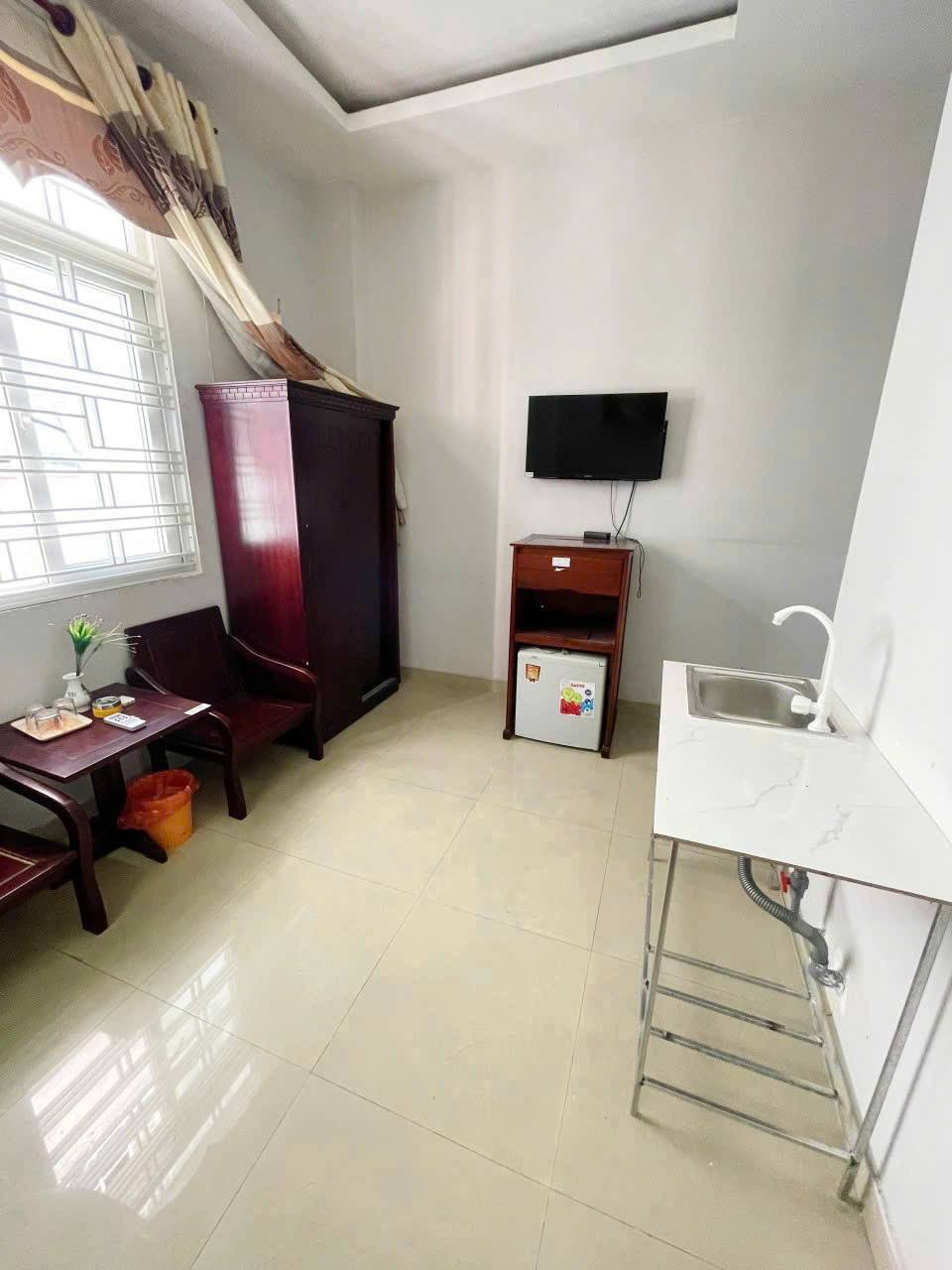 Trống sẵn tầng 2, thang máy 2