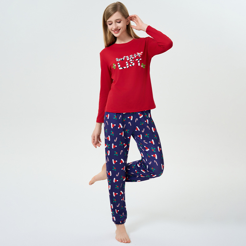 Women's pajama set with Christmas motif