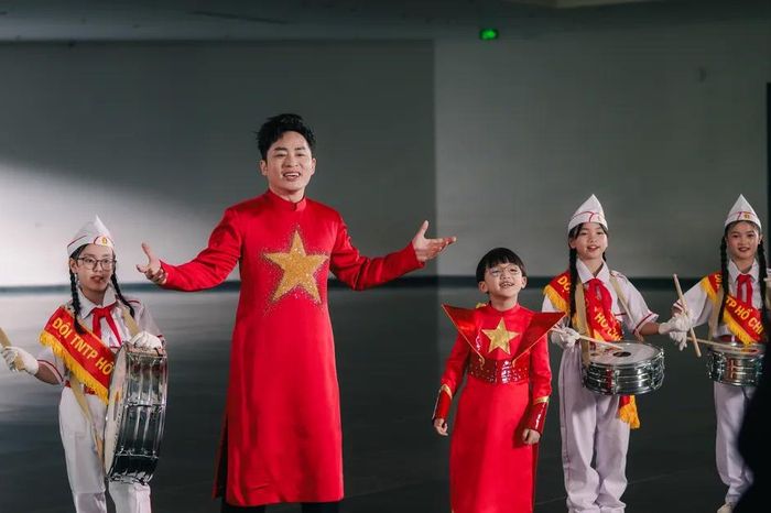 Nhạc sĩ Phạm Tuyên, Tùng Dương và rapper Xệ Xệ lan tỏa tình yêu nước với MV 'Có Bác trong tim' - Báo Sài Gòn Giải Phóng
