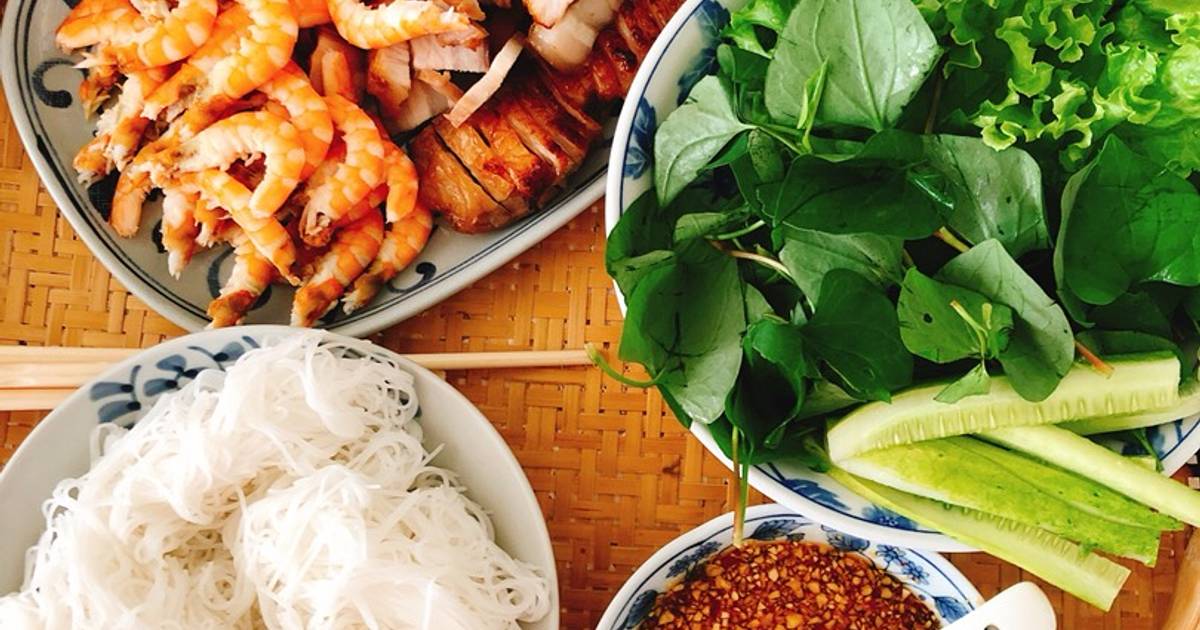 Thịt rim nước dừa, 
Tôm hấp, cuốn bánh tráng