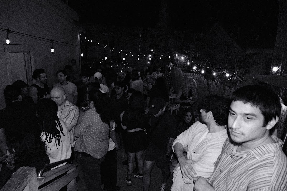 @tlau.photos_thelostandunfounds_2026-03-22_austin_last_night_noir_009