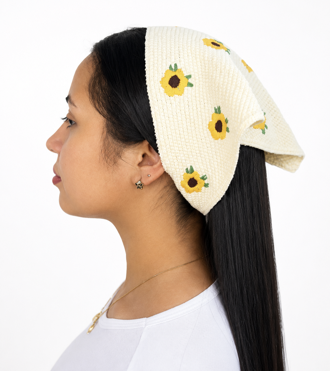 Pañoleta Tejida Con Bordado De Girasoles