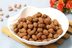 Đậu phộng da cá giòn béo với những hạt đậu phộng bọc bột chiên giòn tan, béo thơm phức. Đặc biệt có màu vàng nâu bắt mắt trông ngon miệng. Đây là món ăn thường thấy trong đầu những buổi tiệc nhậu và trở thành món ngon rất hút người ăn.