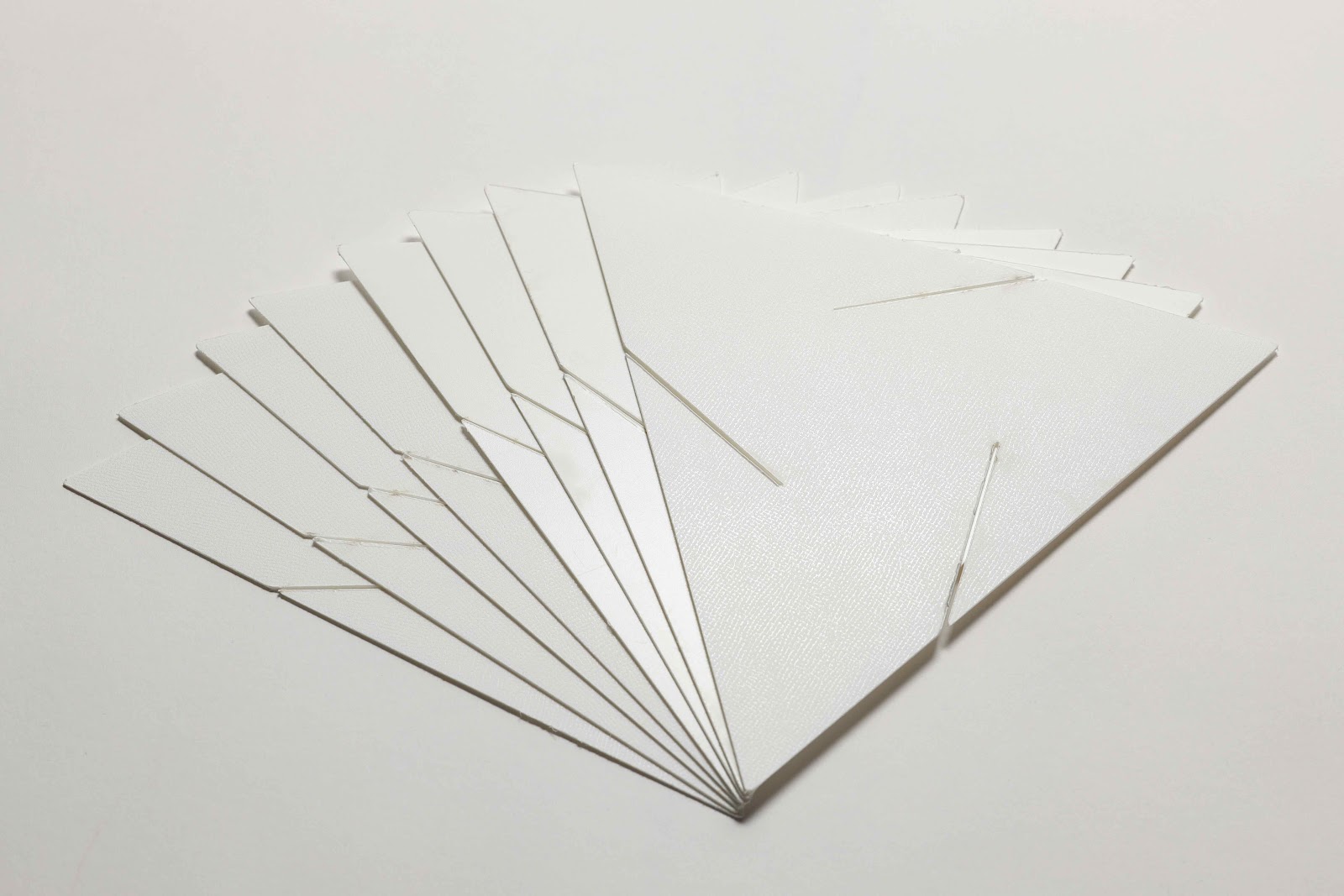 正三角形薄板材のスリットジョイントによる可変型照明制作-thumb-1