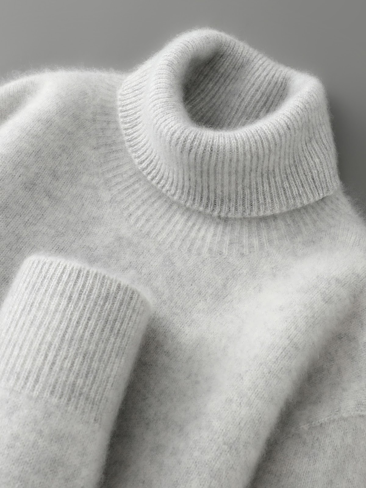 Men's sweater made from 100% wool with stand-up collar