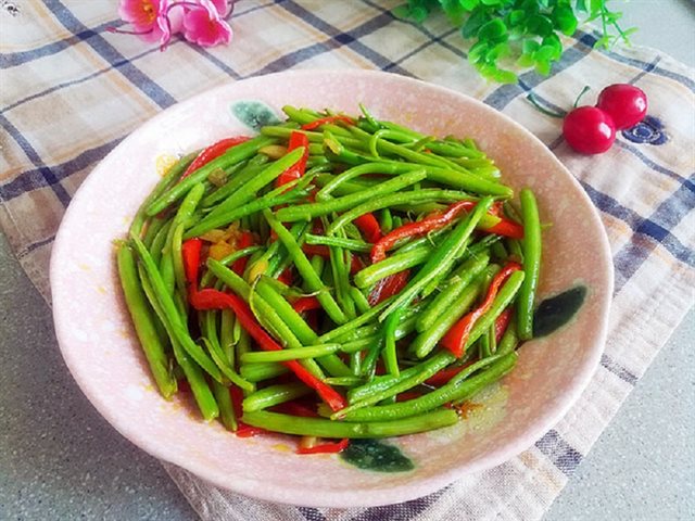 Rau Muống Xào Ớt