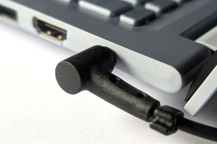 Dùng sạc công suất lớn có làm hỏng laptop không - Báo Tri thức &amp; Cuộc sống