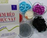 Bày tất cả ra mâm, khi ăn cho vài viên đá xuống dưới rồi cho mỗi thứ một ít lên trên, cuối cùng là chán kem béo lên thay cho nước cốt dừa.