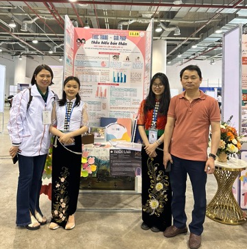 Giảng viên Trường Đại học Tây Bắc hướng dẫn học sinh Trường TH, THCS & THPT Chu Văn An tham gia Cuộc thi Khoa học Kĩ thuật cấp Quốc gia năm 2023