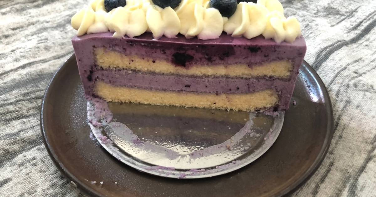 Blueberry mousse cake