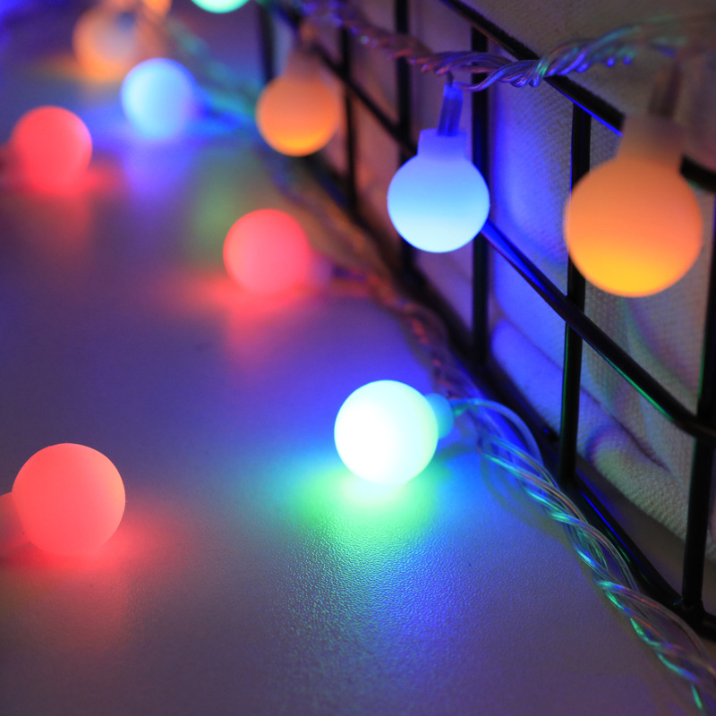 LED-Lichterkette mit Kugeln und Sternen, batteriebetrieben