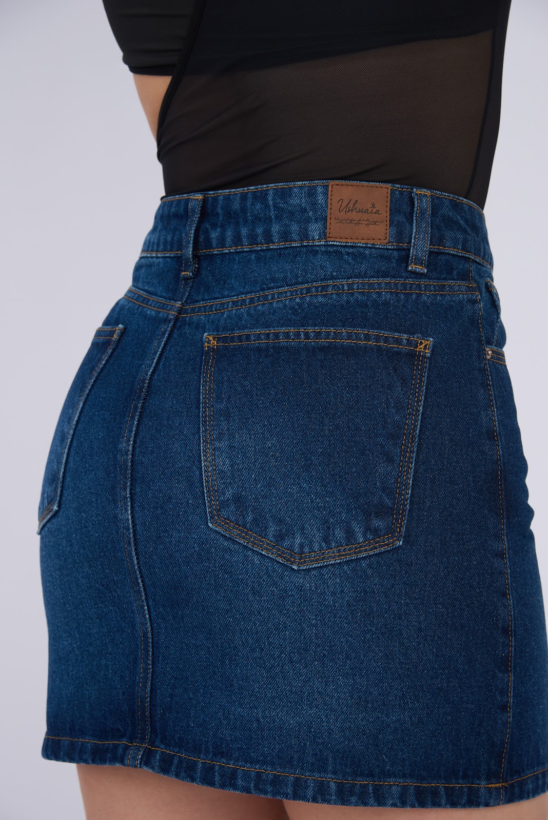 Falda corta en denim rígido, color azul oscuro 100% algodón - Vista 5