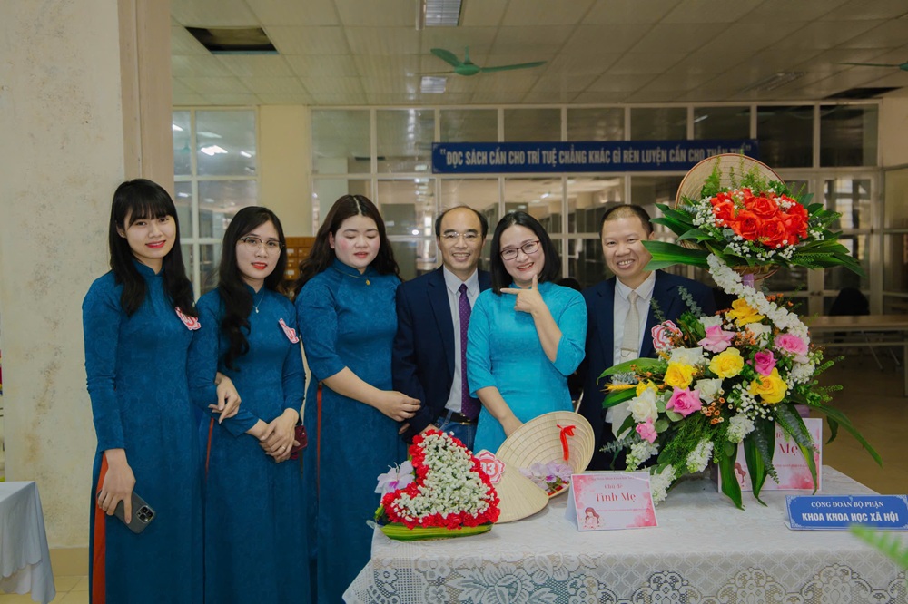 Công đoàn Trường đại Học Tây Bắc tổ chức hội thi cắm hoa chào mừng ngày Quốc tế phụ nữ 8/3
