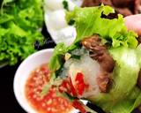 Hành lá cắt nhỏ vào chén, cho dầu thật nóng vào trộn hành lên(làm mỡ hành). Cuốn bánh hỏi thành từng cuốn, cuốn rau+ thịt và bánh hỏi chấm kèm nước mắm chua ngọt: https://cookpad.com/vn/cong-thuc/12212556-cach-lam-n%C6%B0%E1%BB%9Bc-m%E1%BA%AFm-chua-ng%E1%BB%8Dt?invite_token=L3YQAZJCtvY5UWFiSKPza3V9&shared_at=1593786032