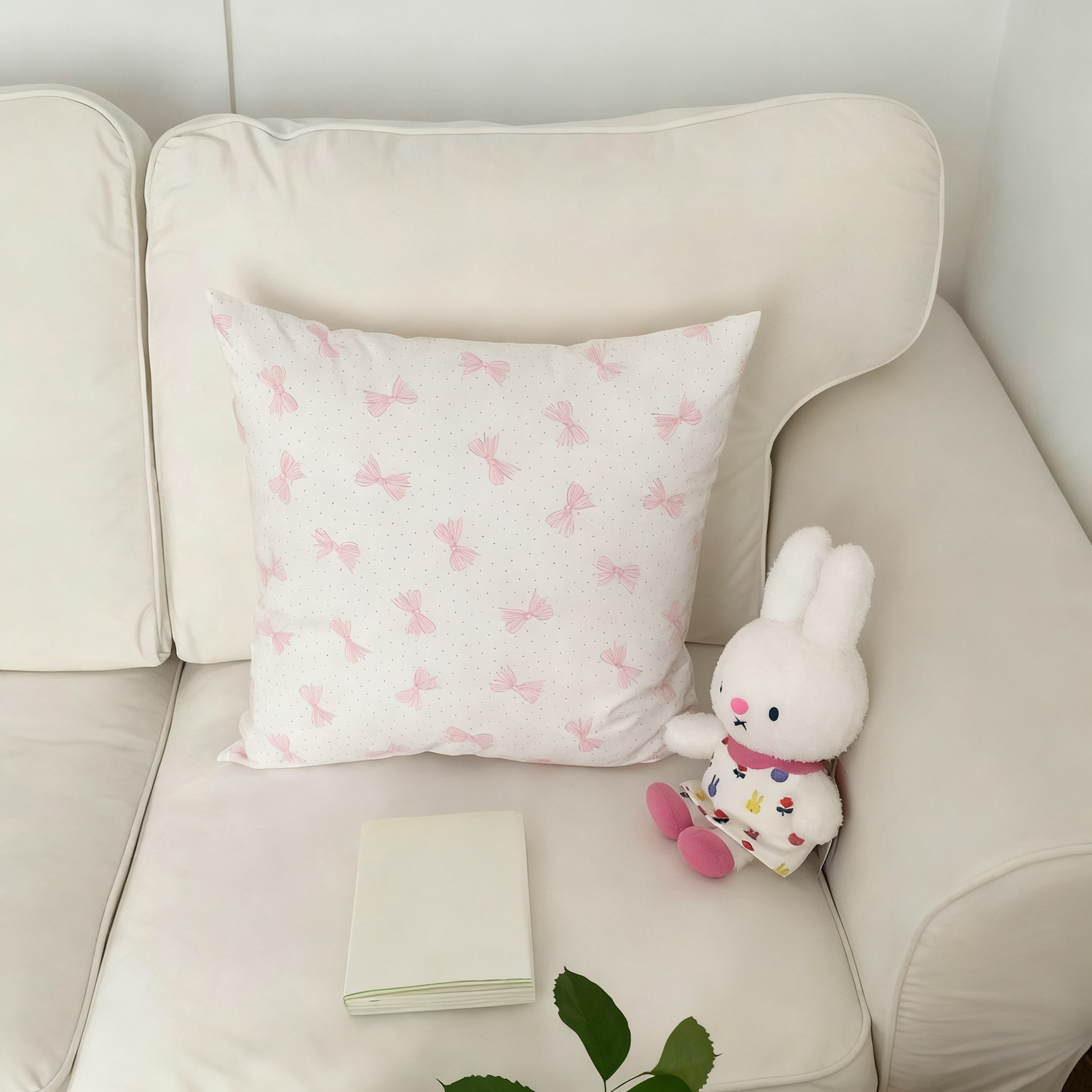 Decorative cushion with flocked fabric, 40–45 cm