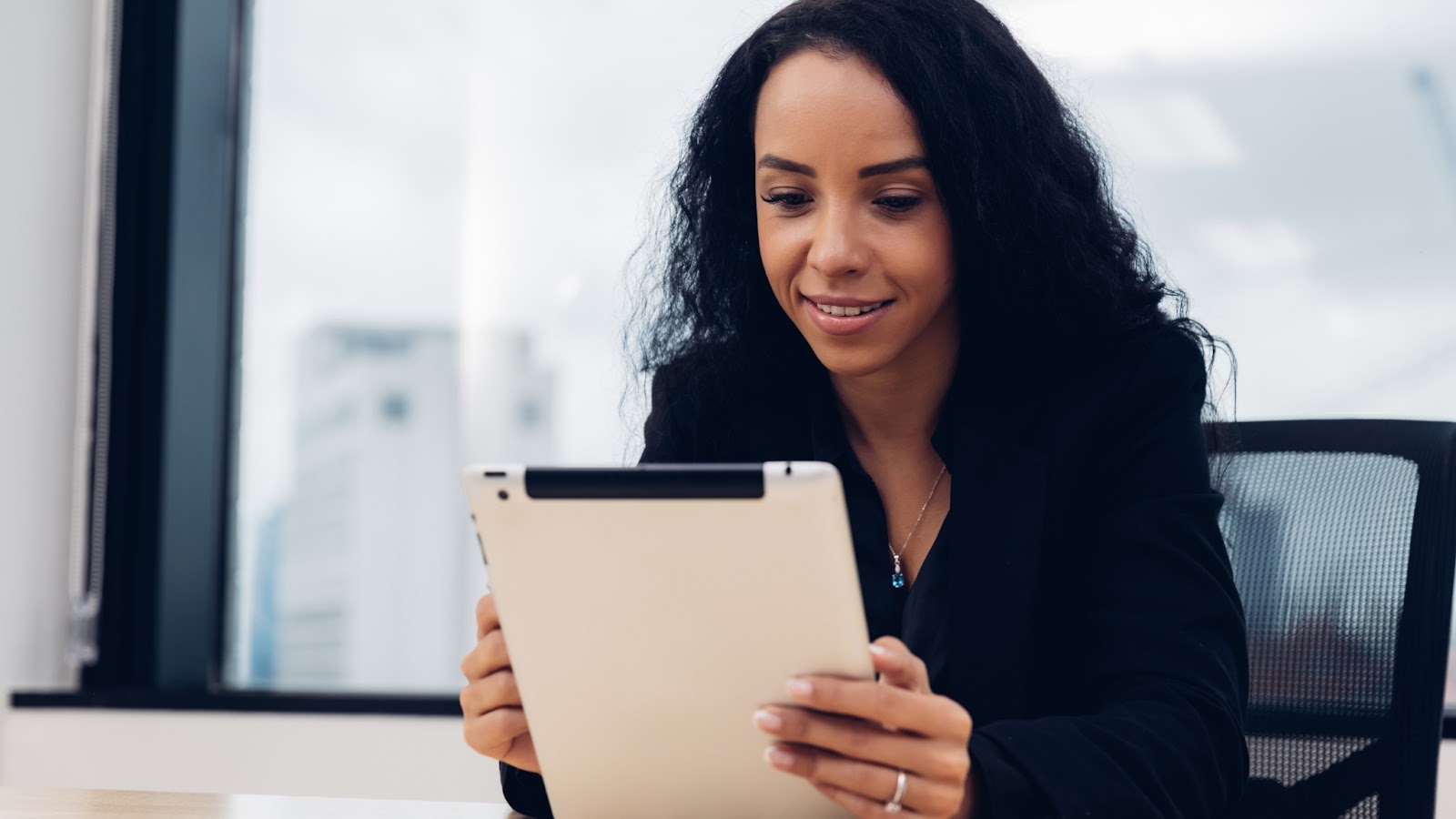Menganalogikan Context Window: Meja Kerja Digital Claude