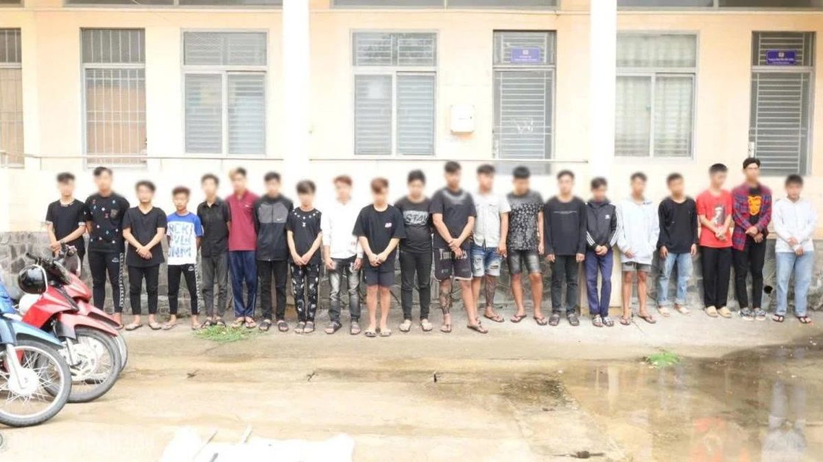 Làm rõ nhóm 'trẻ trâu' dùng hung khí giải quyết mâu thuẫn - Báo Công An Nhân Dân
