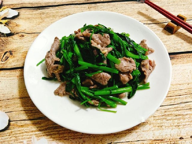 Bò Xào Rau Muống