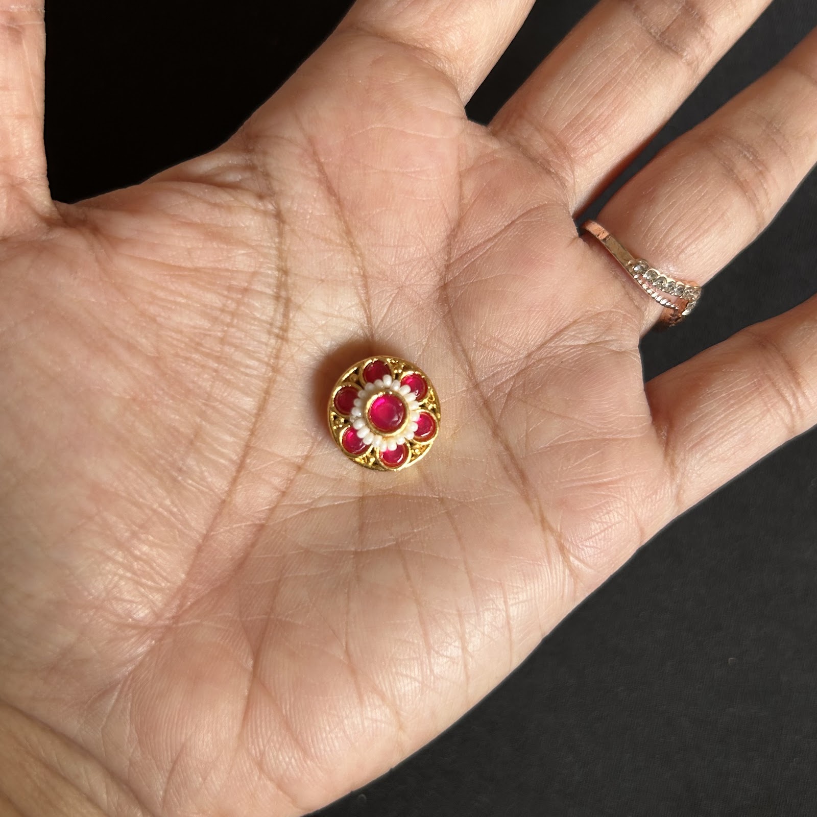 Flower round red kundan pendnet pack of 1