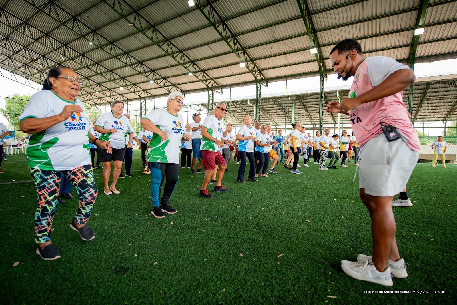 Grupo de idosos reunido em atividade social no CRAS Pintolândia em Boa Vista, Roraima.